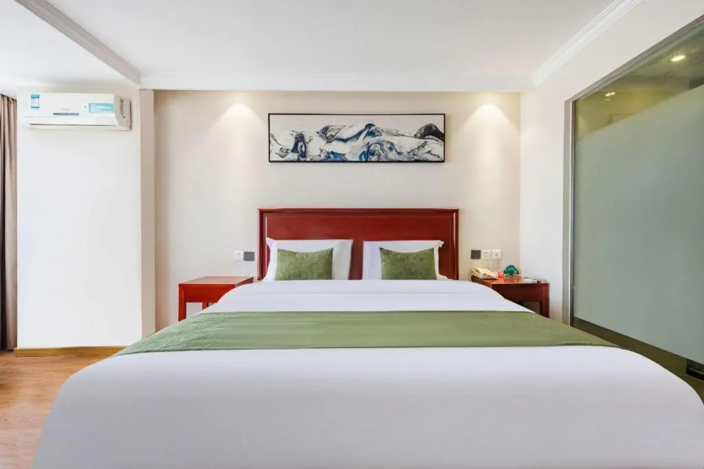 Bed in GreenTree Inn Tianjin JinNan ShuangLin Metro Station Express Hotel