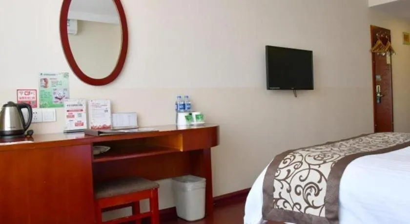 Bed in GreenTree Inn Tianjin JinNan ShuangLin Metro Station Express Hotel