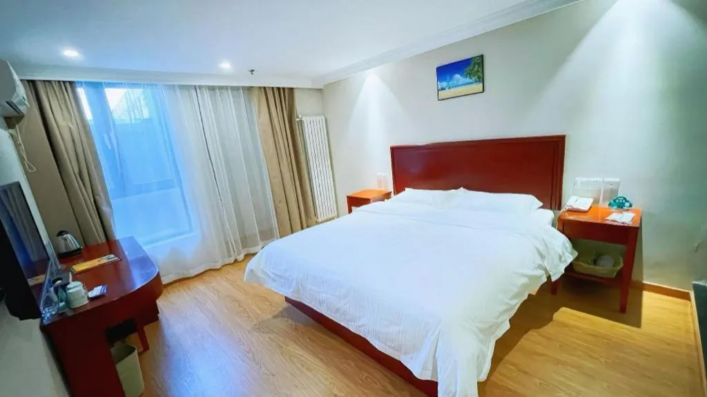 Bed in GreenTree Inn Tianjin JinNan ShuangLin Metro Station Express Hotel