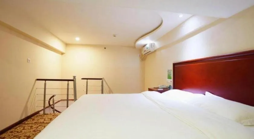 Bed in GreenTree Inn Tianjin JinNan ShuangLin Metro Station Express Hotel