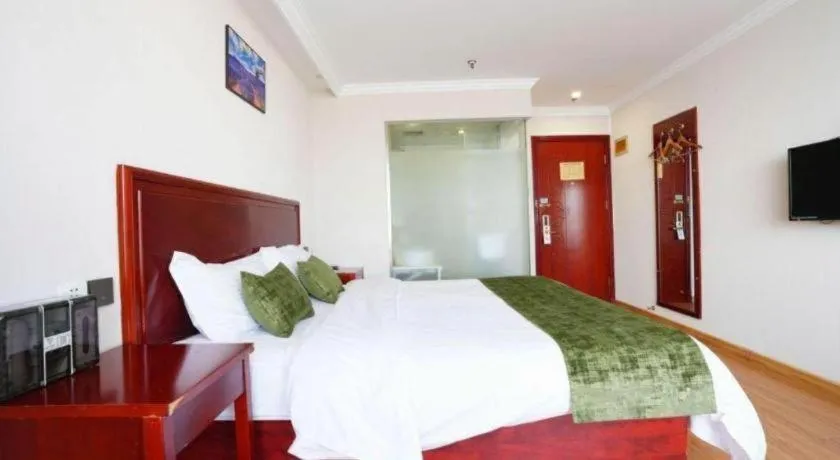 Bed in GreenTree Inn Tianjin JinNan ShuangLin Metro Station Express Hotel