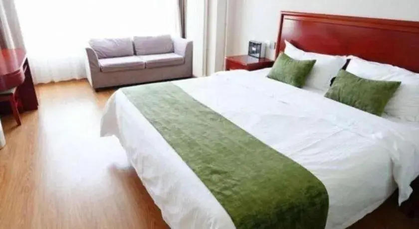 Bed in GreenTree Inn Tianjin JinNan ShuangLin Metro Station Express Hotel Bed in GreenTree Inn Tianjin JinNan ShuangLin Metro Station Express Hotel