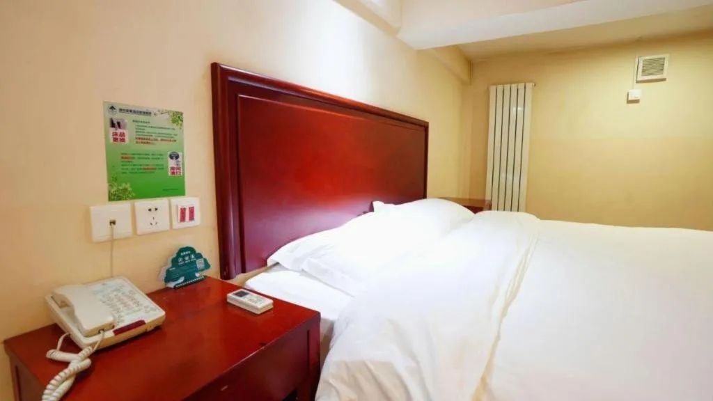 Bed in GreenTree Inn Tianjin JinNan ShuangLin Metro Station Express Hotel