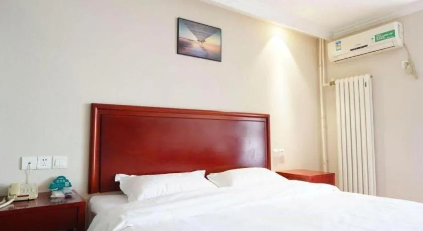 Bed in GreenTree Inn Tianjin JinNan ShuangLin Metro Station Express Hotel