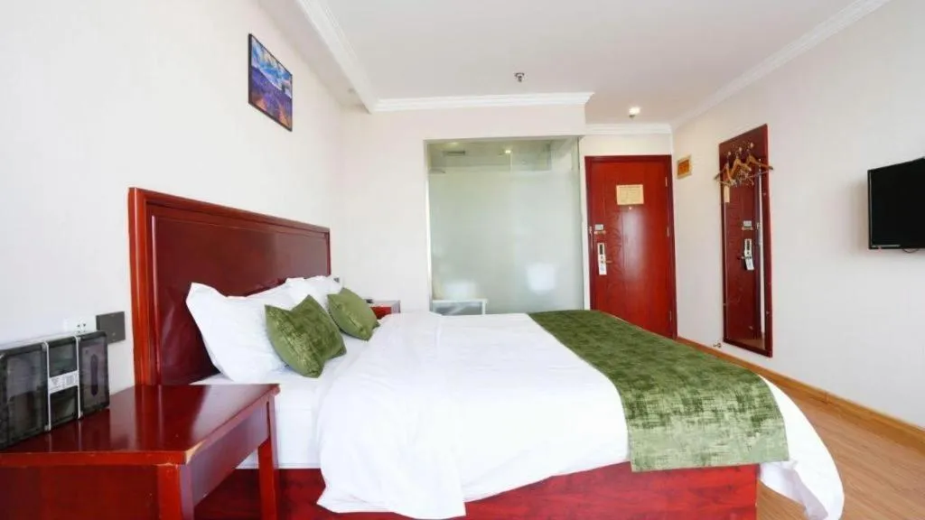 Bed in GreenTree Inn Tianjin JinNan ShuangLin Metro Station Express Hotel