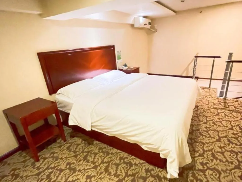 Bed in GreenTree Inn Tianjin JinNan ShuangLin Metro Station Express Hotel