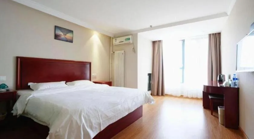 Bed in GreenTree Inn Tianjin JinNan ShuangLin Metro Station Express Hotel