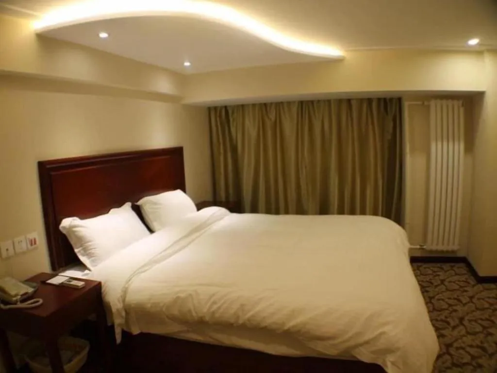 Bed in GreenTree Inn Tianjin JinNan ShuangLin Metro Station Express Hotel