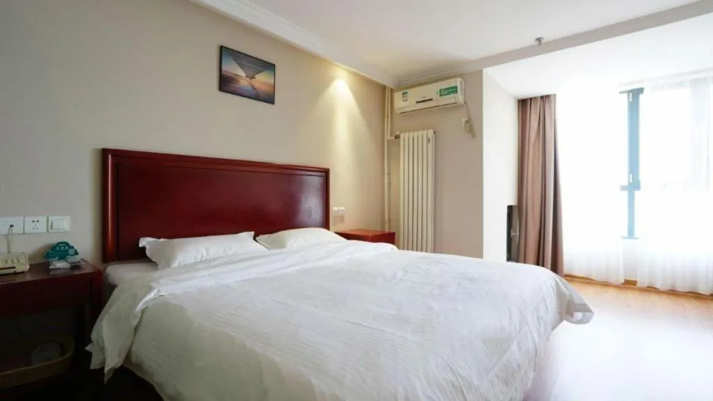 Bed in GreenTree Inn Tianjin JinNan ShuangLin Metro Station Express Hotel