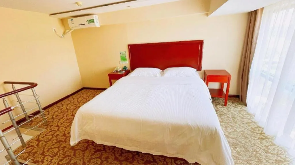 Bed in GreenTree Inn Tianjin JinNan ShuangLin Metro Station Express Hotel