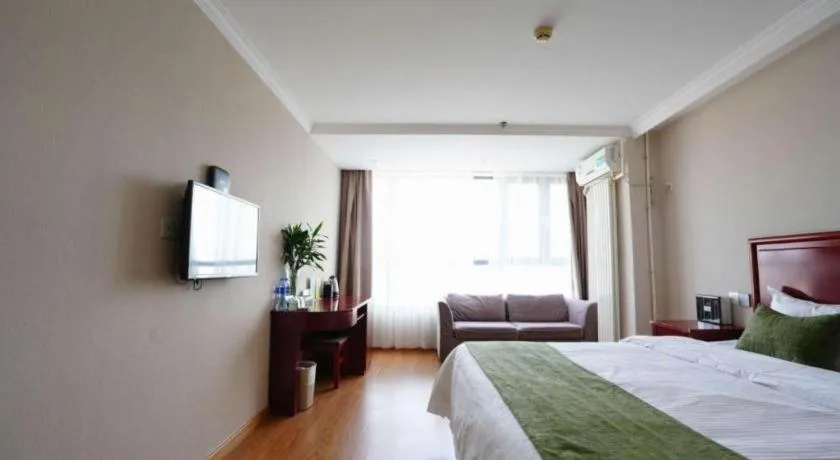 Bed in GreenTree Inn Tianjin JinNan ShuangLin Metro Station Express Hotel
