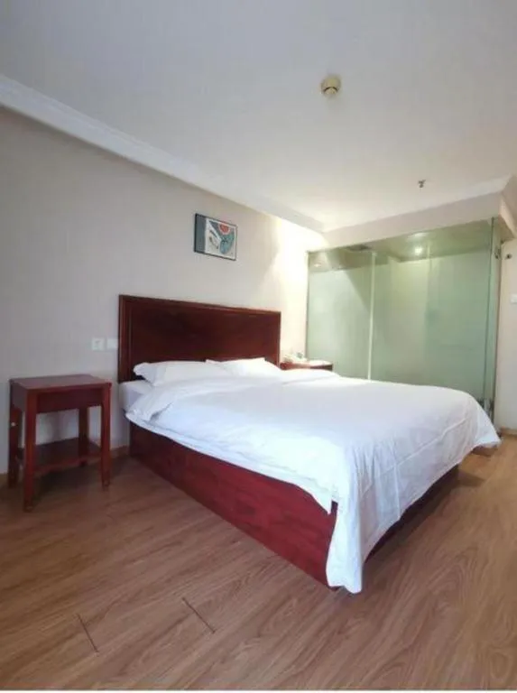Bed in GreenTree Inn Tianjin JinNan ShuangLin Metro Station Express Hotel