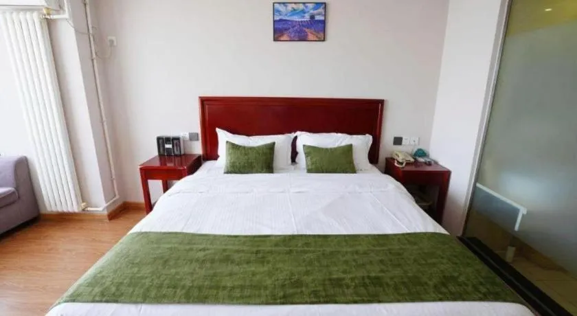 Bed in GreenTree Inn Tianjin JinNan ShuangLin Metro Station Express Hotel