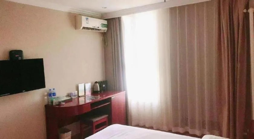 Bed in GreenTree Inn Tianjin JinNan ShuangLin Metro Station Express Hotel