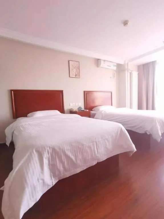 Bed in GreenTree Inn Tianjin JinNan ShuangLin Metro Station Express Hotel
