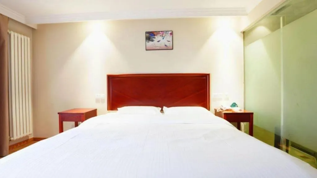 Bed in GreenTree Inn Tianjin JinNan ShuangLin Metro Station Express Hotel
