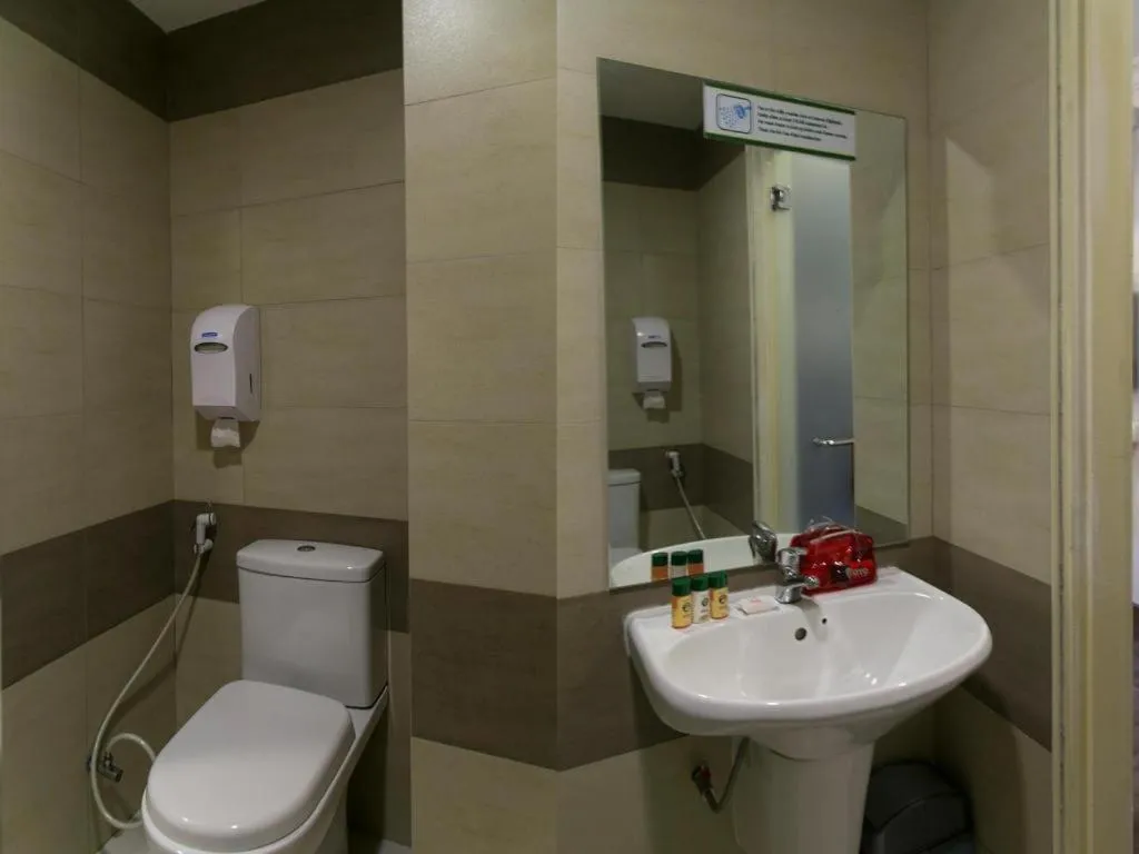 OYO 229 Parkland Hotel