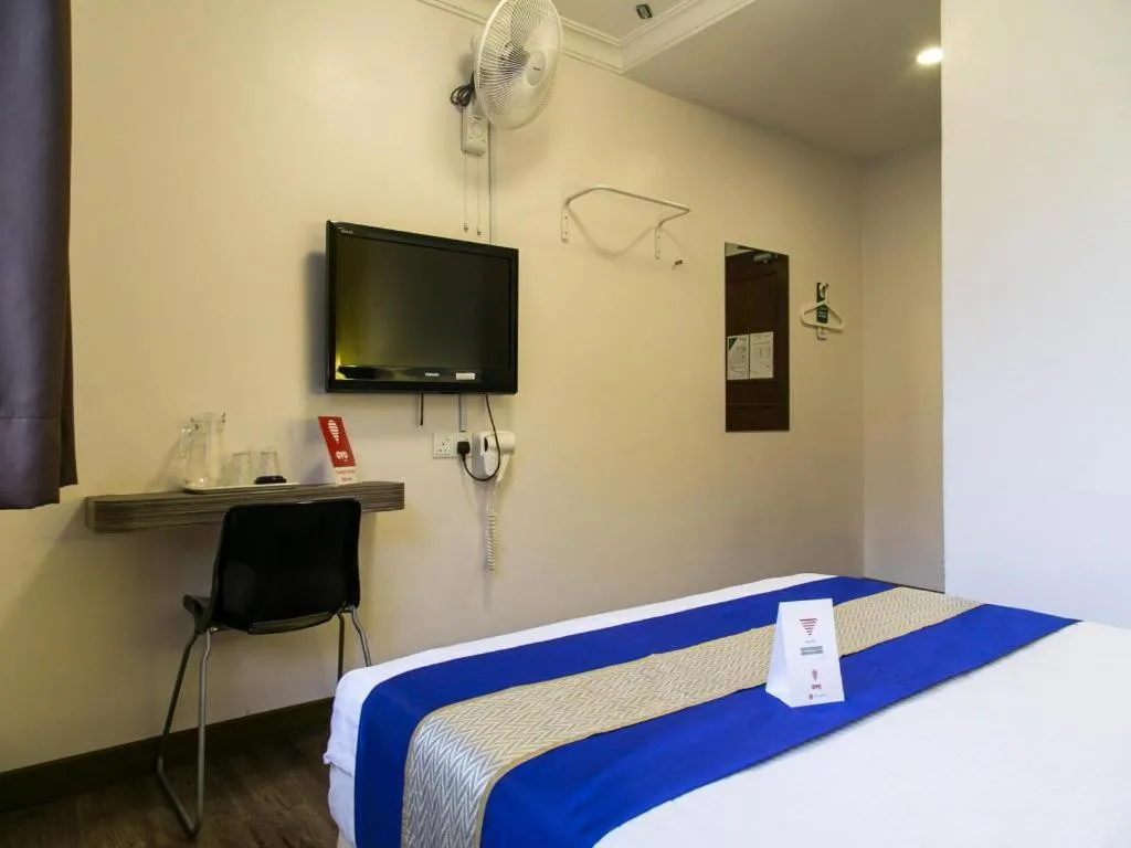 Bed in OYO 229 Parkland Hotel