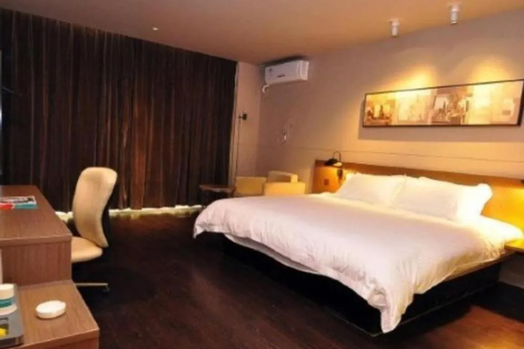 Bed in Jinjiang Inn select Hotel Kunming Economic Development Zone Kunming College