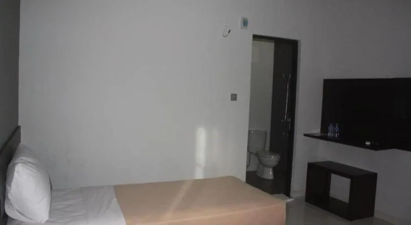 Bed in MANDARI HOTEL SINGARAJA