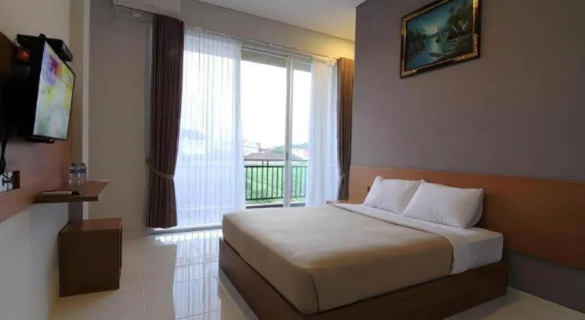 Bed in MANDARI HOTEL SINGARAJA