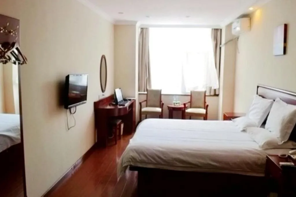 Bed in GreenTree Inn Qinhuangdao Peace Avenue Express Hotel