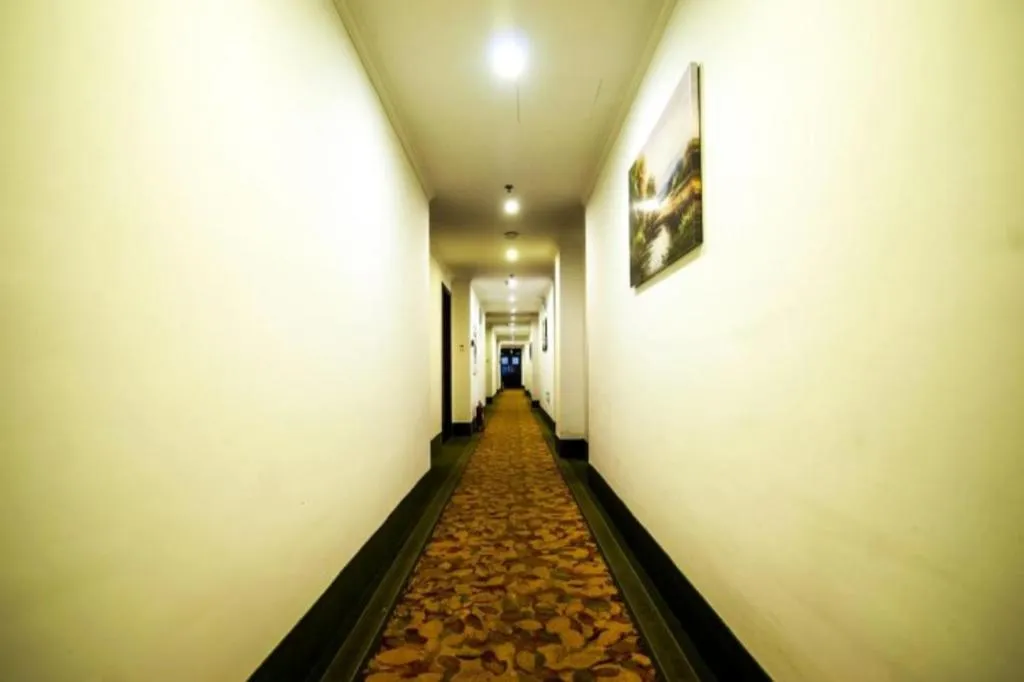 GreenTree Inn Qinhuangdao Peace Avenue Express Hotel