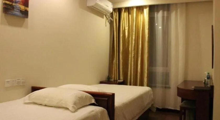 Bed in GreenTree Inn Qinhuangdao Peace Avenue Express Hotel