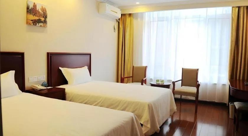 Bed in GreenTree Inn Qinhuangdao Peace Avenue Express Hotel