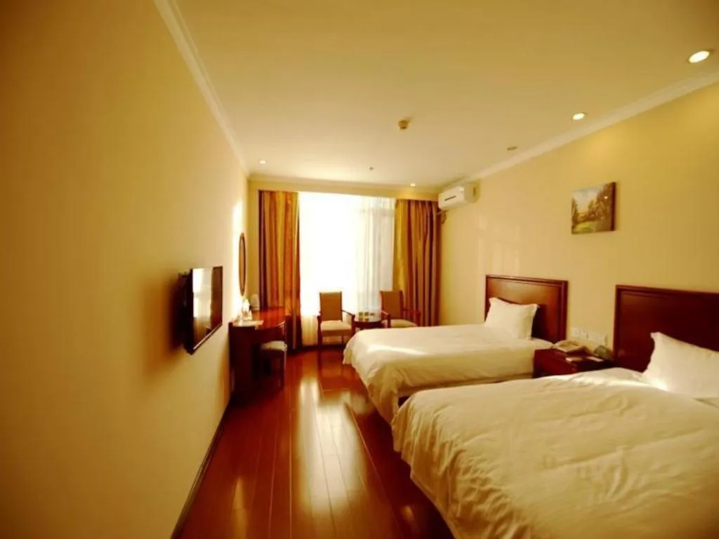 Bed in GreenTree Inn Qinhuangdao Peace Avenue Express Hotel
