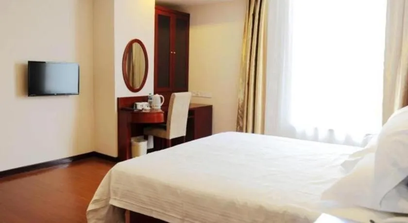 Bed in GreenTree Inn Qinhuangdao Peace Avenue Express Hotel