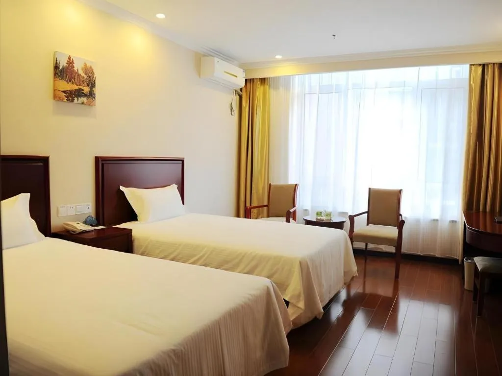 Bed in GreenTree Inn Qinhuangdao Peace Avenue Express Hotel