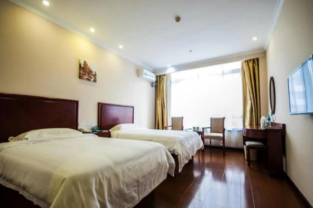 Bed in GreenTree Inn Qinhuangdao Peace Avenue Express Hotel