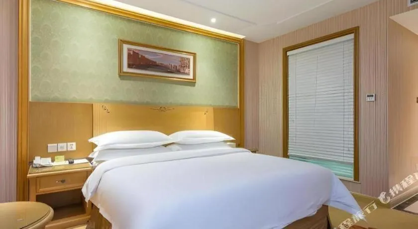 Bed in Vienna Classic Hotel Suzhou Likou Furniture Market Metro Station