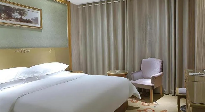 Bed in Vienna Classic Hotel Suzhou Likou Furniture Market Metro Station