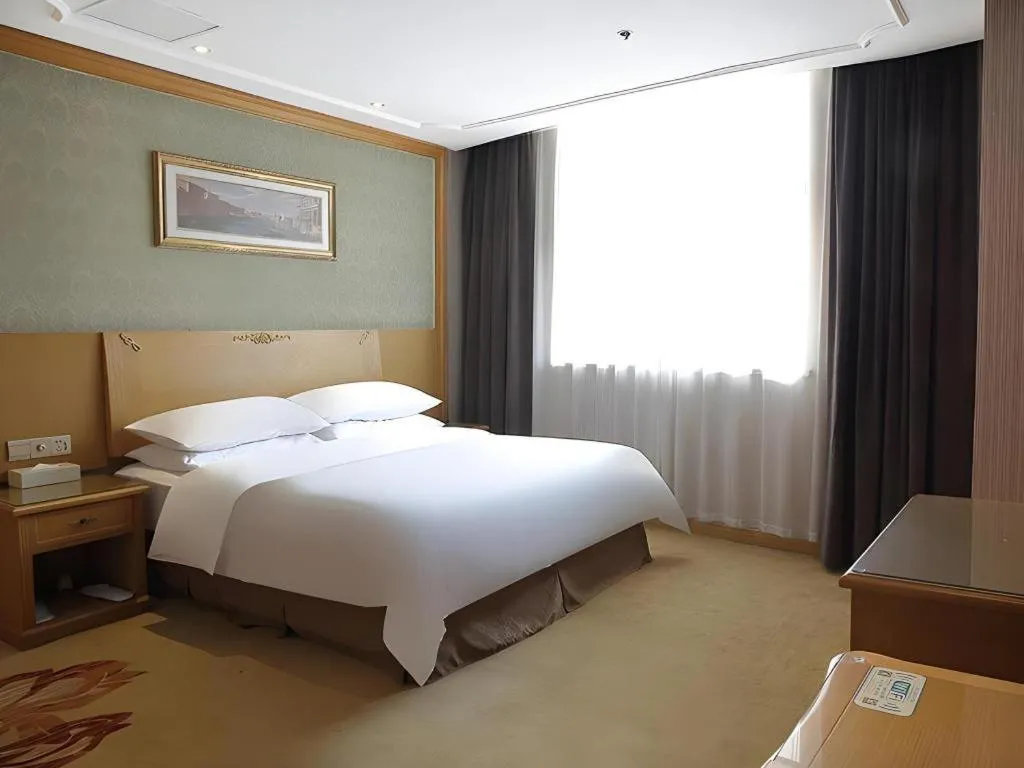 Bed in Vienna Classic Hotel Suzhou Likou Furniture Market Metro Station