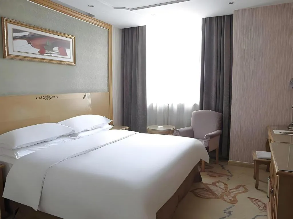 Bed in Vienna Classic Hotel Suzhou Likou Furniture Market Metro Station