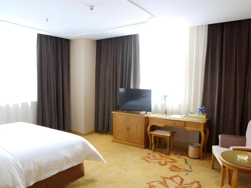 Bed in Vienna Classic Hotel Suzhou Likou Furniture Market Metro Station