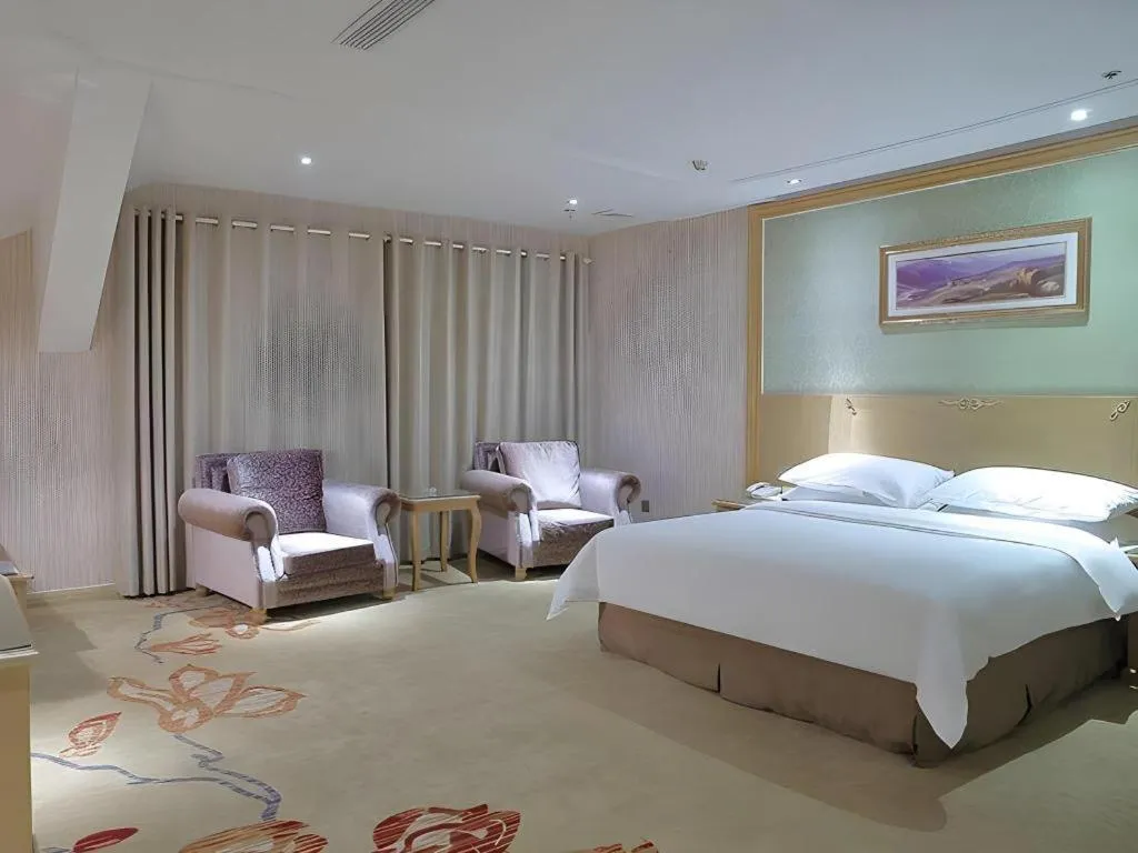 Bed in Vienna Classic Hotel Suzhou Likou Furniture Market Metro Station