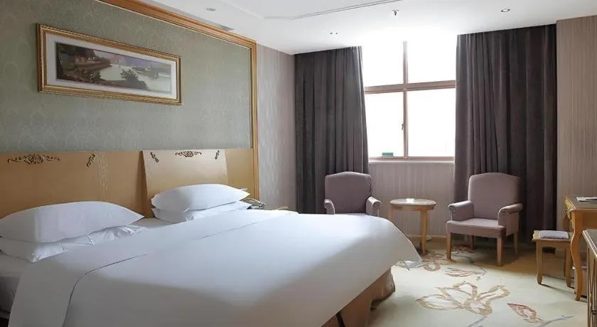 Bed in Vienna Classic Hotel Suzhou Likou Furniture Market Metro Station