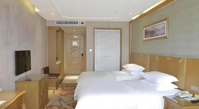 Bed in Vienna Classic Hotel Suzhou Likou Furniture Market Metro Station