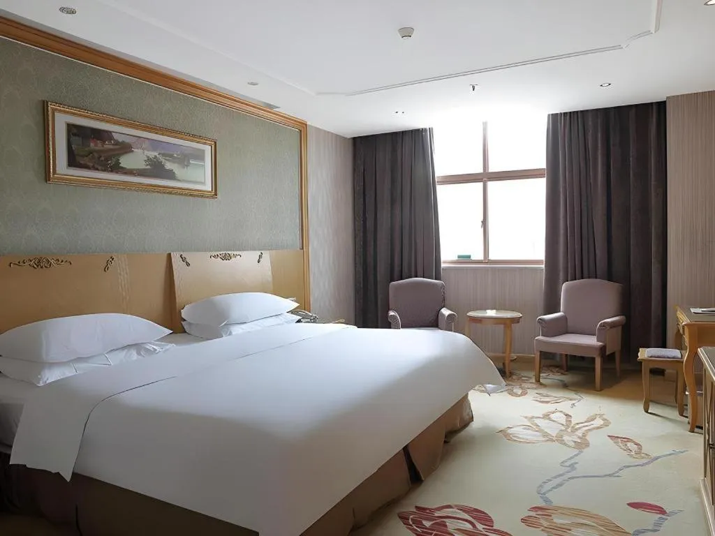 Bed in Vienna Classic Hotel Suzhou Likou Furniture Market Metro Station