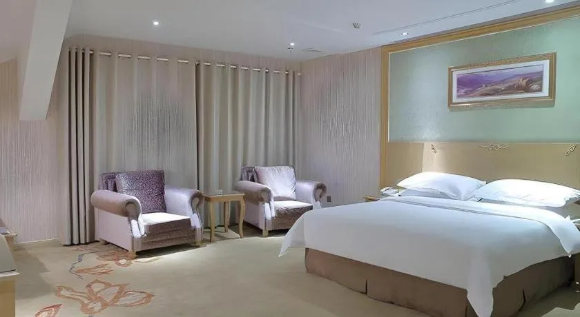 Bed in Vienna Classic Hotel Suzhou Likou Furniture Market Metro Station