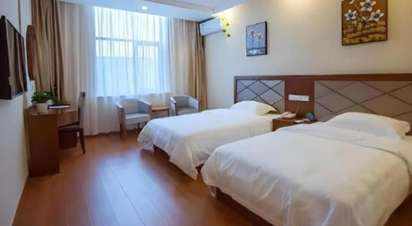 Bed in GreenTree Inn Wuxi Donggang Town Donghutang Shell Hotel
