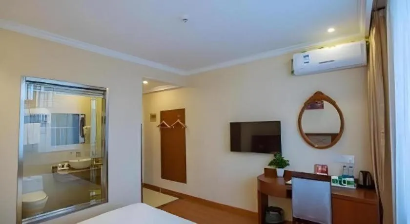 Bed in GreenTree Inn Wuxi Donggang Town Donghutang Shell Hotel