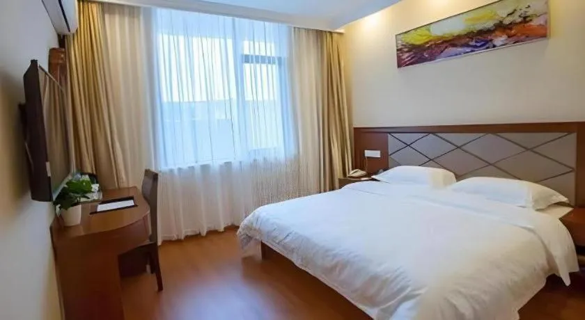 Bed in GreenTree Inn Wuxi Donggang Town Donghutang Shell Hotel
