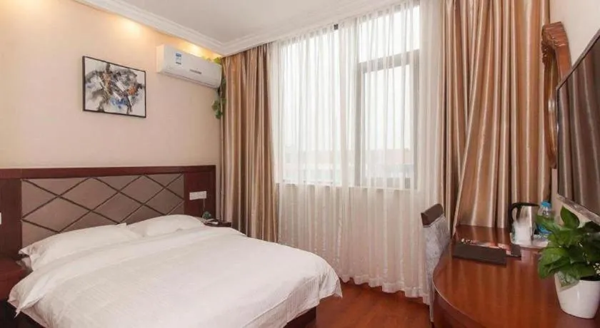 Bed in GreenTree Inn Wuxi Donggang Town Donghutang Shell Hotel