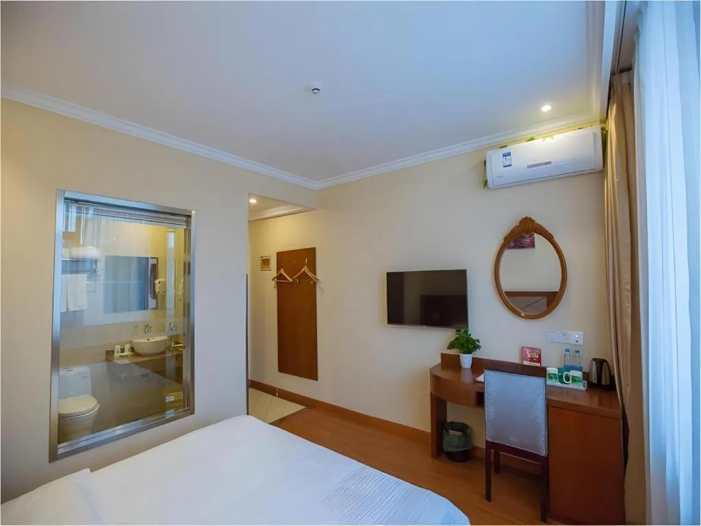 Bed in GreenTree Inn Wuxi Donggang Town Donghutang Shell Hotel