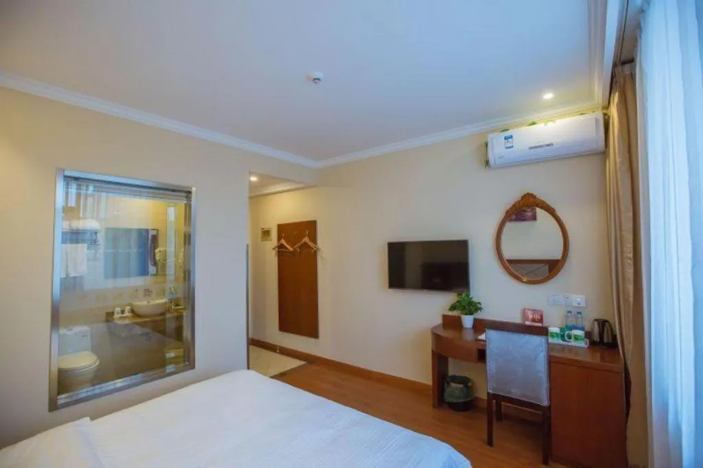 Bed in GreenTree Inn Wuxi Donggang Town Donghutang Shell Hotel