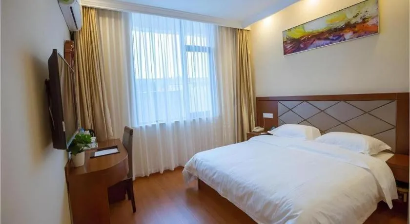 Bed in GreenTree Inn Wuxi Donggang Town Donghutang Shell Hotel